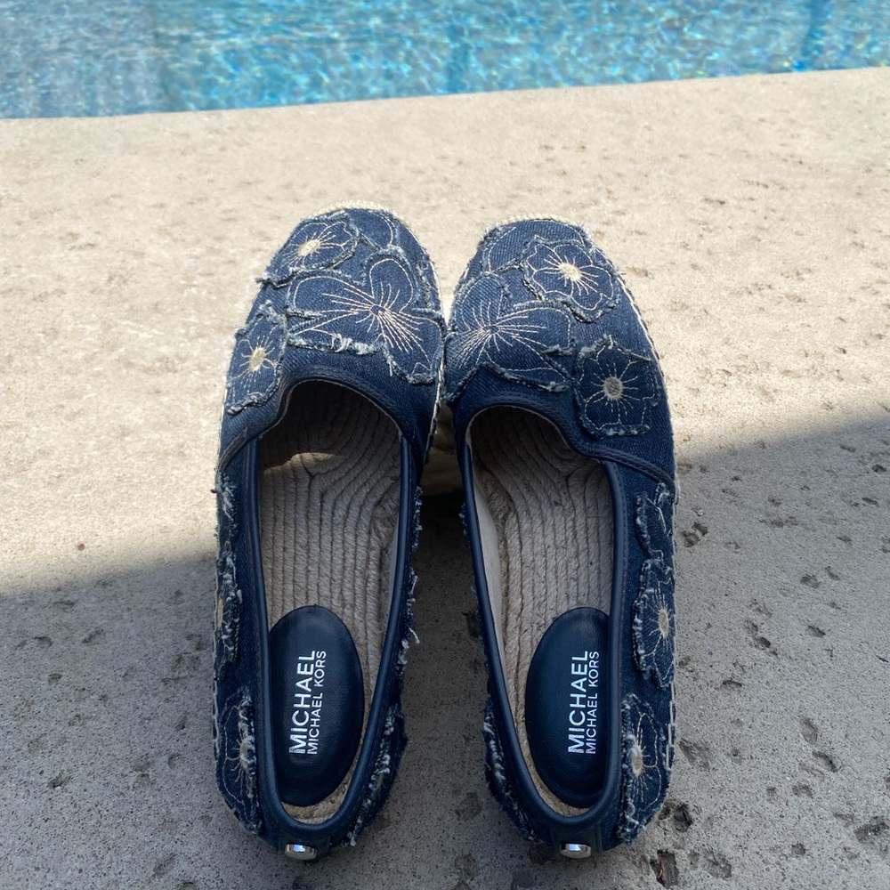 Michael Kors Navy Floral Espadrilles women’s size 6.5